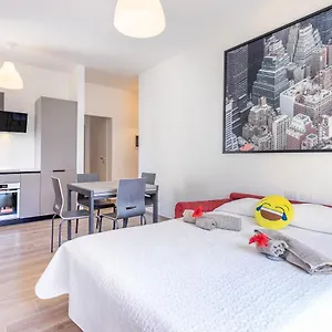  Apartment Alessia's Flat- M3 Corvetto Italy